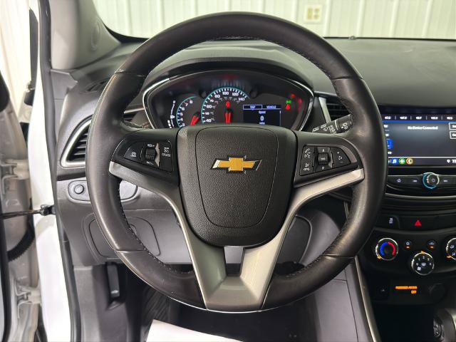 Used 2020 Chevrolet Trax LT w/ LT Convenience Package AWD/4WD image 3
