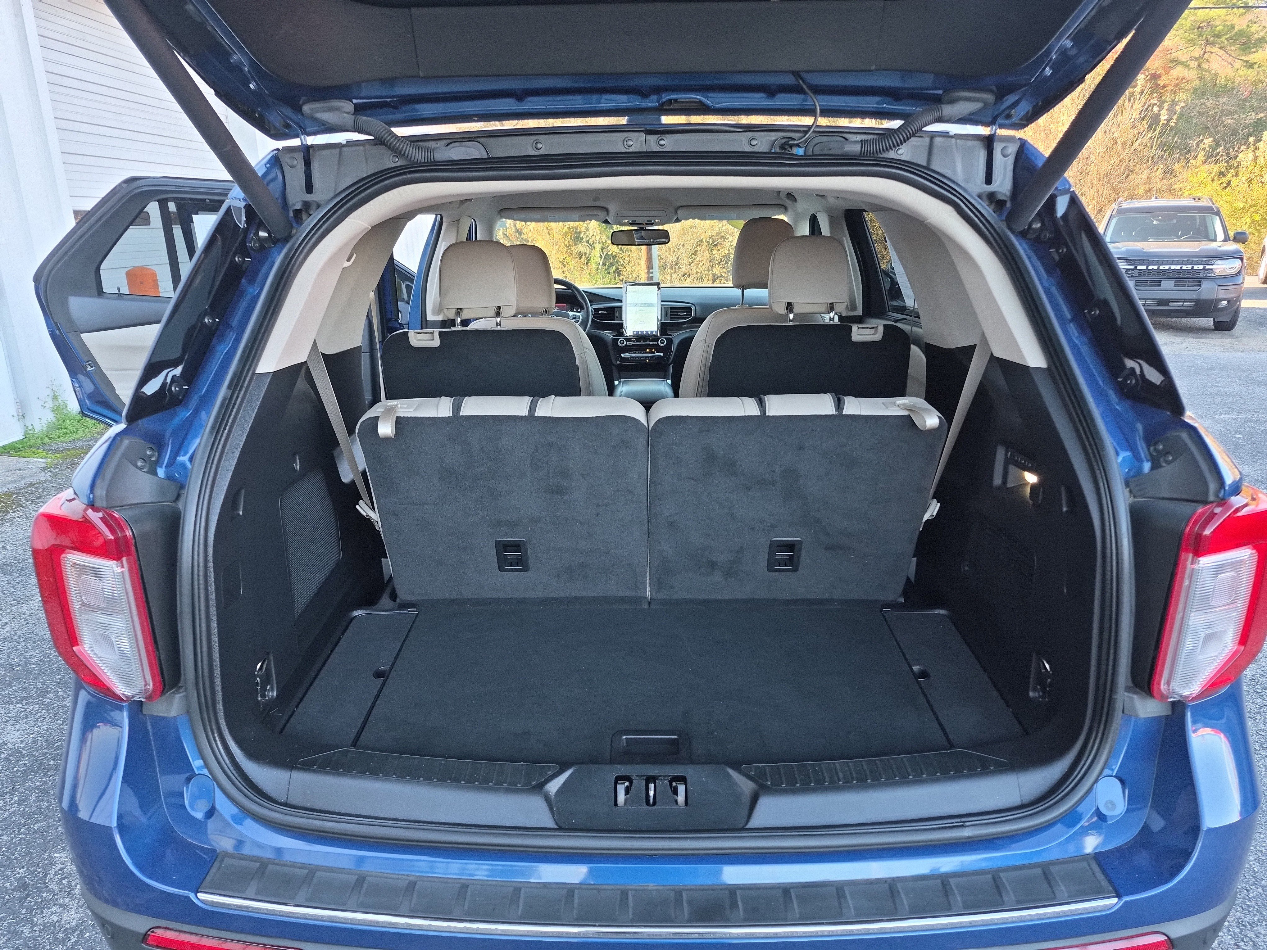 Certified 2023 Ford Explorer Limited w/ Hybrid Equipment Group 310A image 18