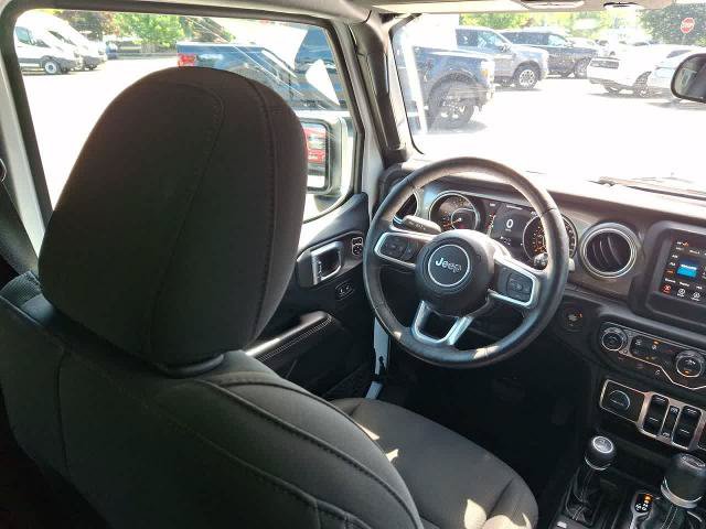 Used 2018 Jeep Wrangler Unlimited Sahara w/ Cold Weather Group AWD/4WD image 15