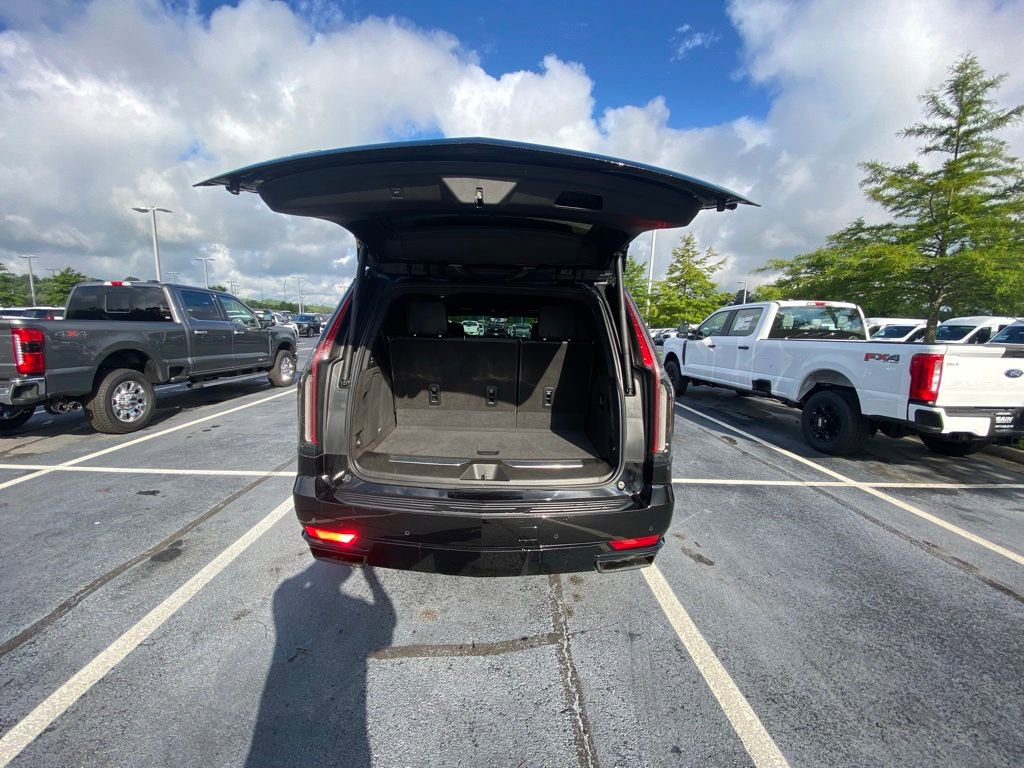 Used 2023 Cadillac Escalade Sport w/ LPO, ONYX Package AWD/4WD image 28