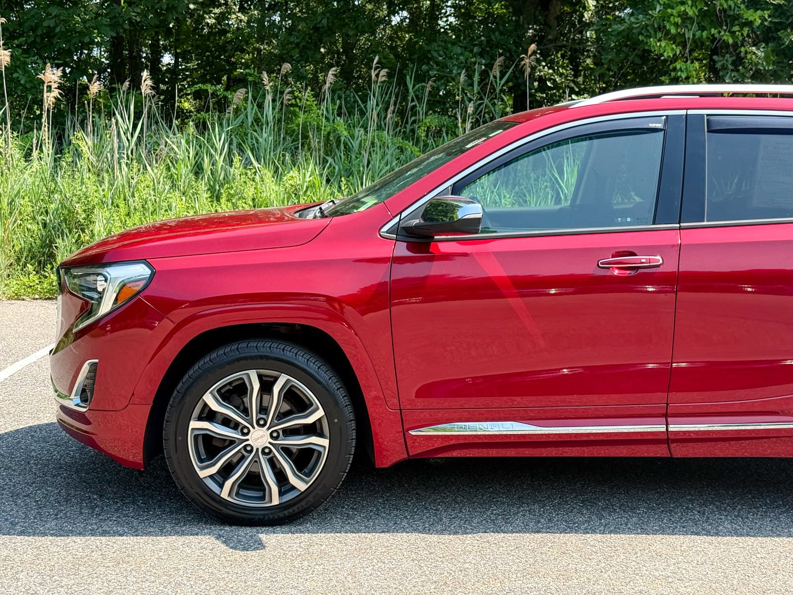 Used 2019 GMC Terrain Denali w/ Driver Alert Package II AWD/4WD image 9
