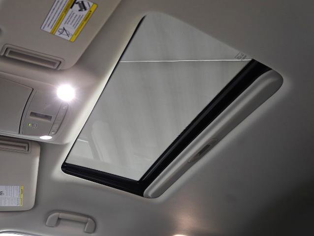 Used 2022 Nissan Armada SL w/ Captain's Chairs Package image 17