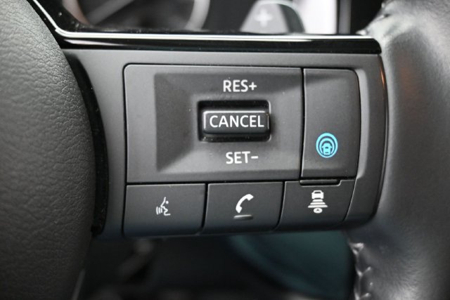 Used 2025 Nissan Pathfinder SL FWD image 16