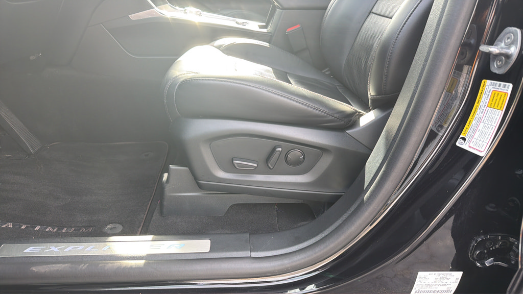 Certified 2023 Ford Explorer Platinum w/ Technology Package AWD/4WD image 26