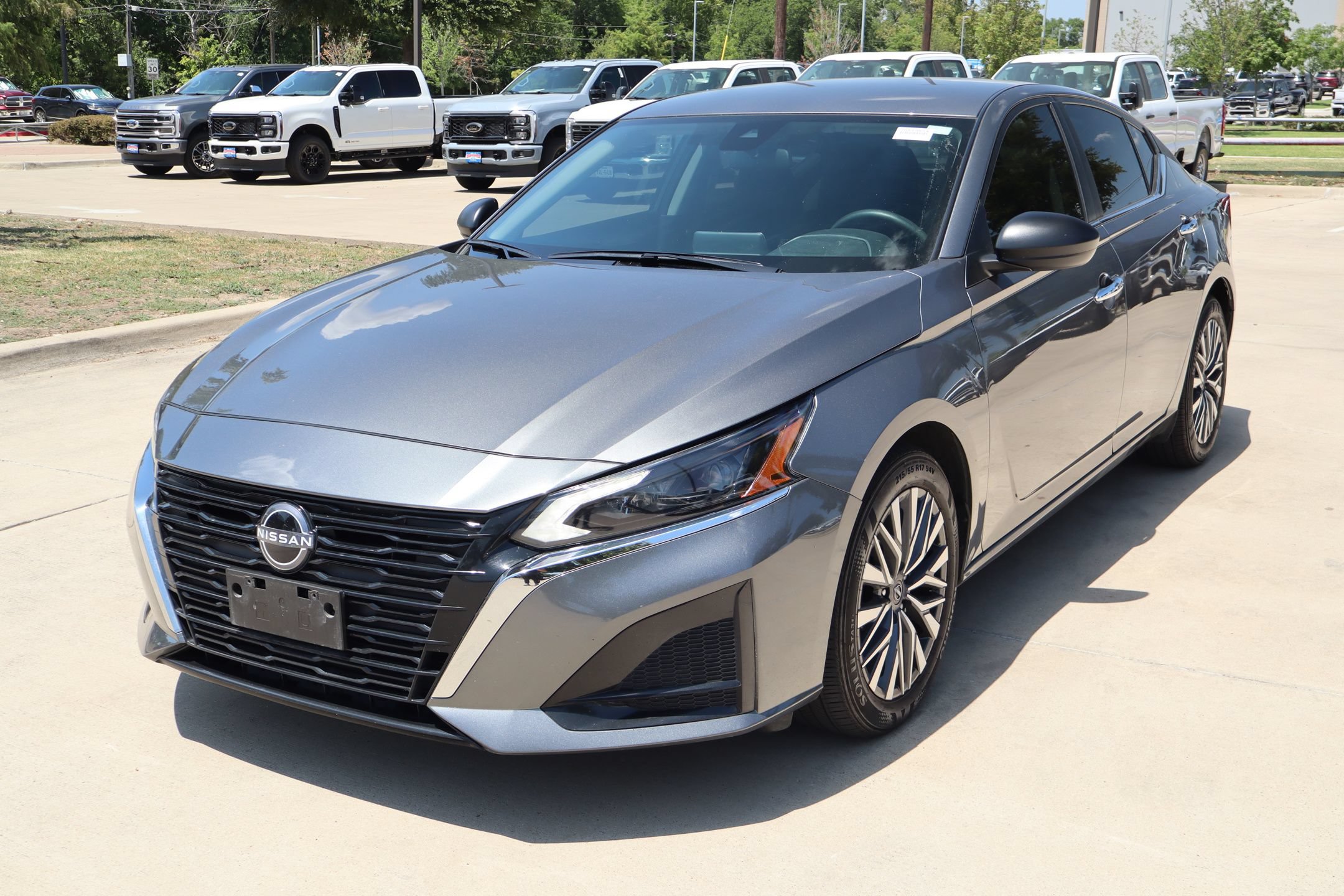 Used 2025 Nissan Altima 2.5 SV FWD image 8