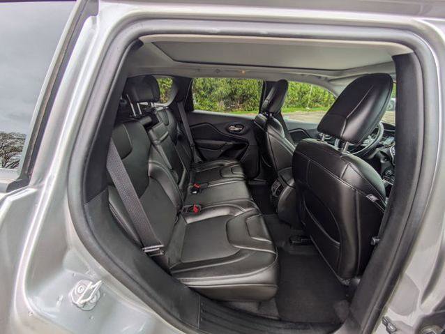 Used 2019 Jeep Cherokee Latitude Plus AWD/4WD image 34