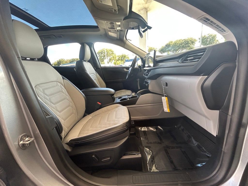 Certified 2024 Ford Escape SE w/ PHEV Premium Package FWD image 26