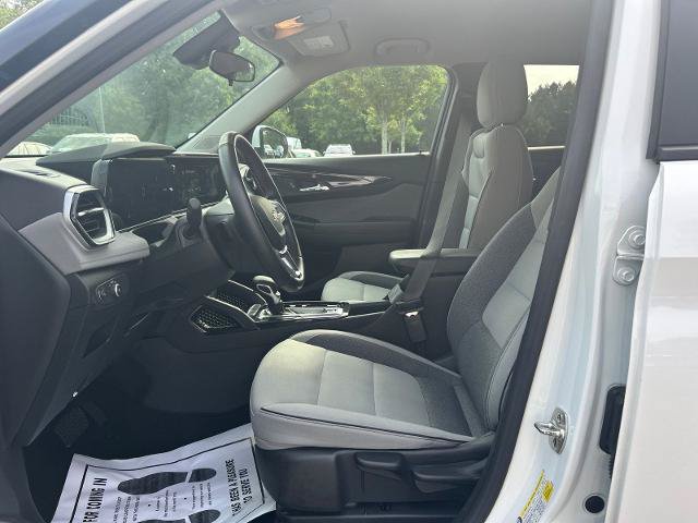 Used 2024 Chevrolet TrailBlazer LT w/ LT Cold Weather Package FWD image 9