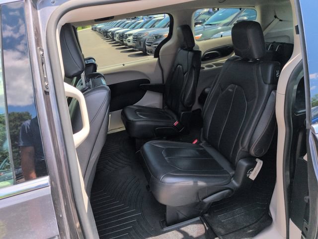 Used 2018 Chrysler Pacifica Touring-L Plus w/ Tire & Wheel Group FWD image 23