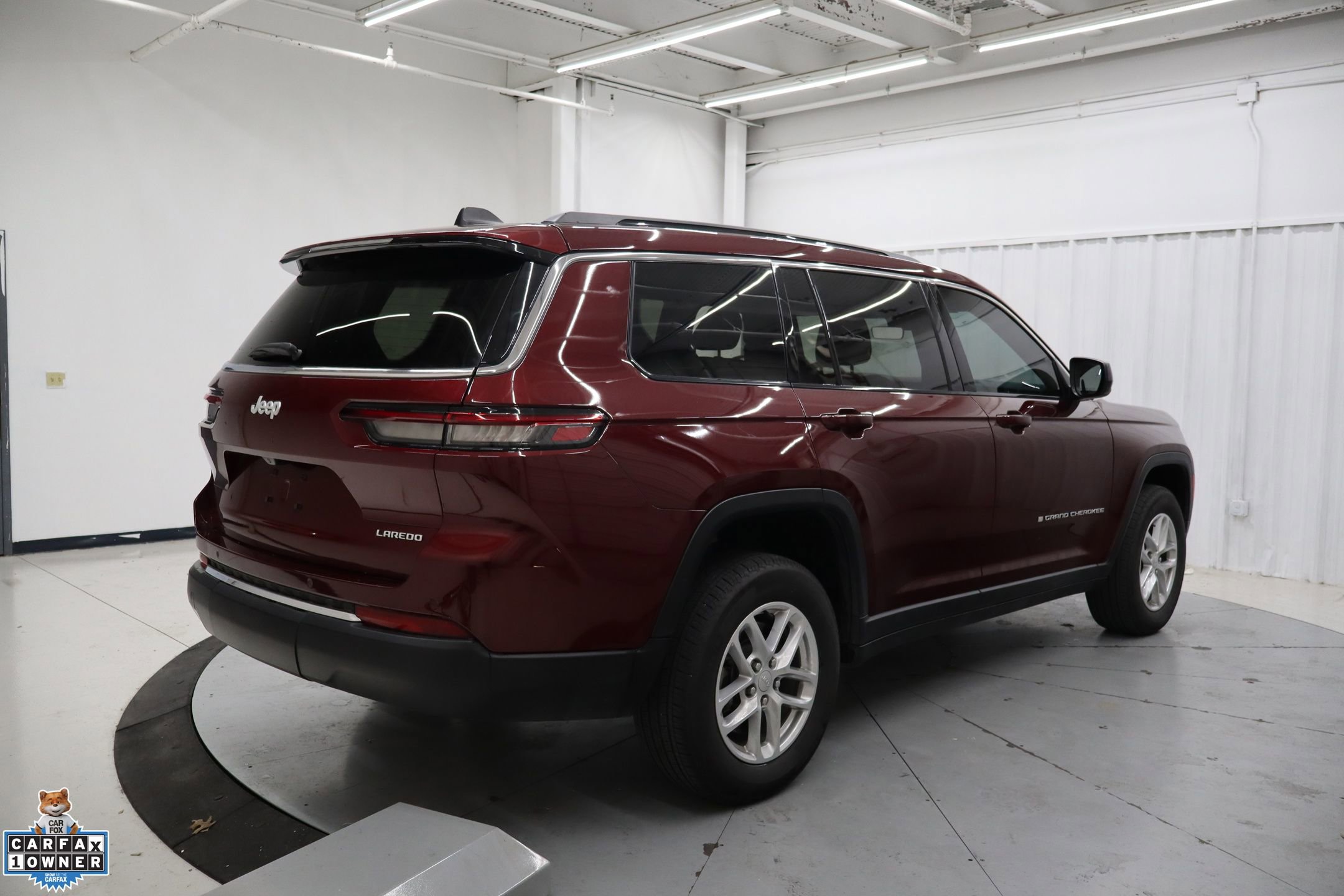 Used 2025 Jeep Grand Cherokee L Laredo RWD image 4