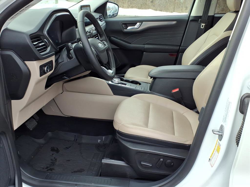 Certified 2022 Ford Escape Titanium w/ Class II Trailer Tow Package image 12