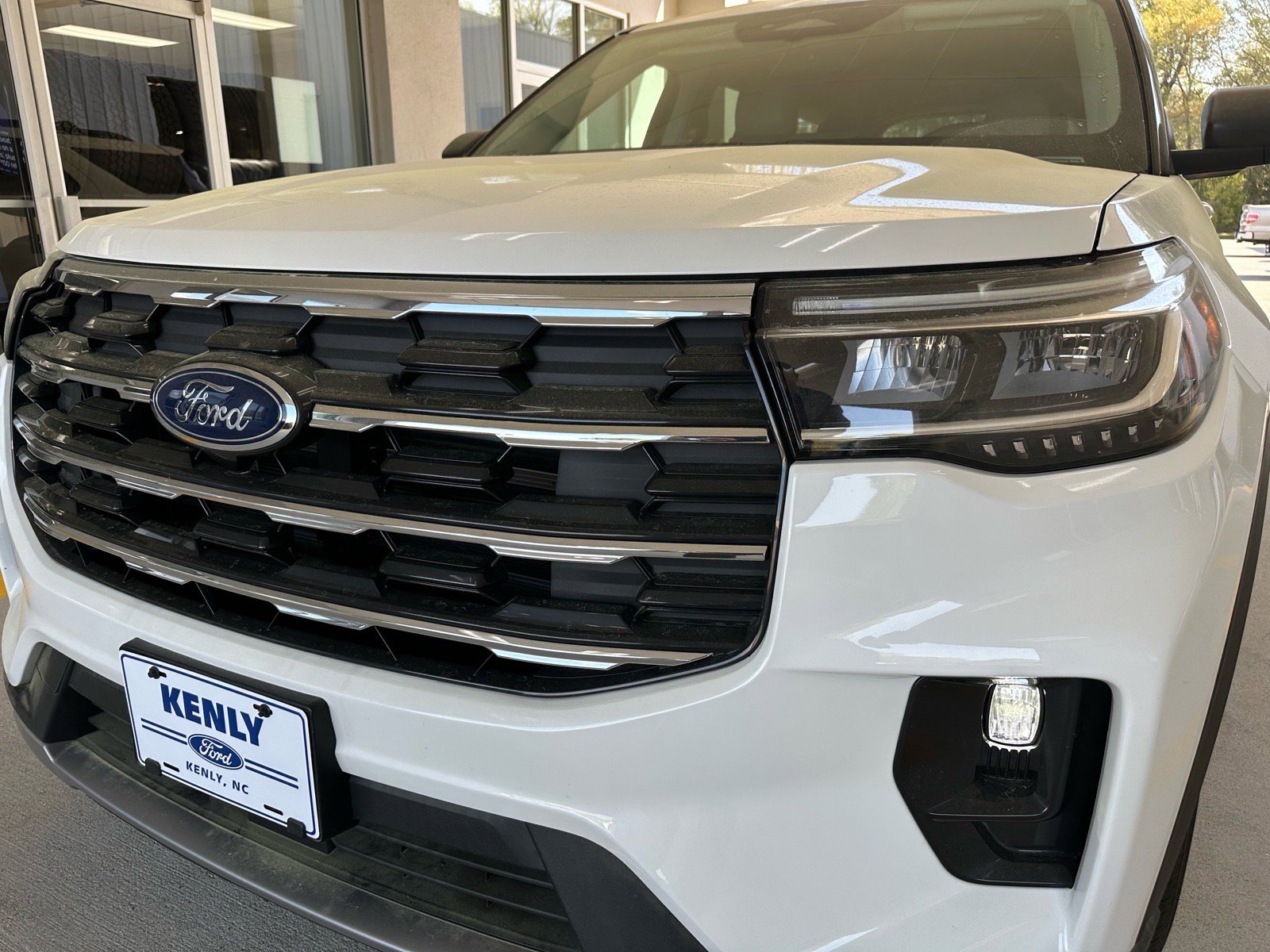 Certified 2025 Ford Explorer Active w/ Active Comfort Package RWD image 2