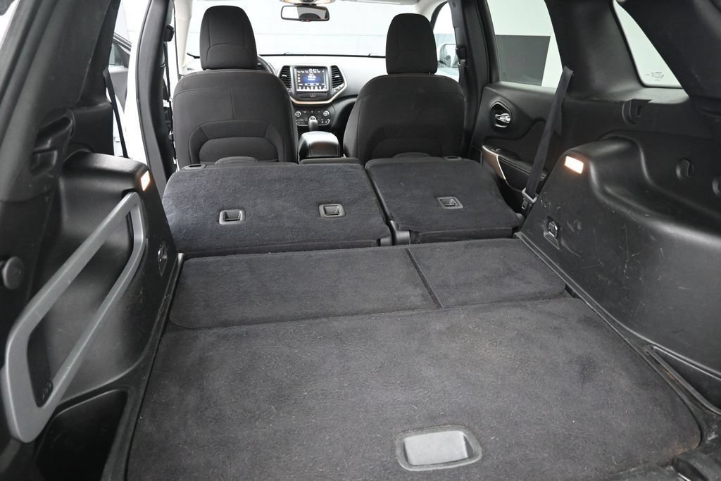 Used 2017 Jeep Cherokee Latitude FWD image 10
