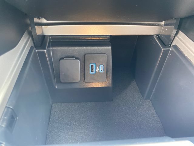 Certified 2023 Ford Explorer XLT w/ Equipment Group 202A AWD/4WD image 21