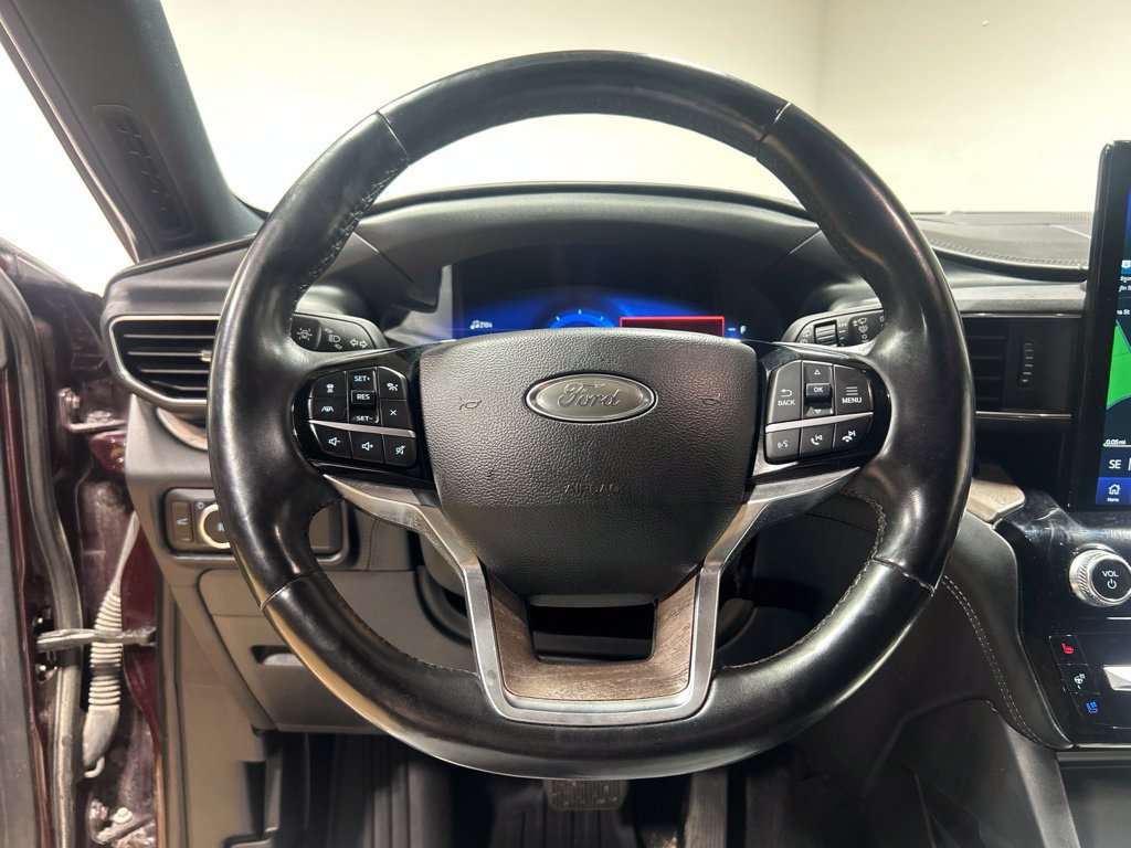 Certified 2022 Ford Explorer Platinum w/ Equipment Group 601A AWD/4WD image 16
