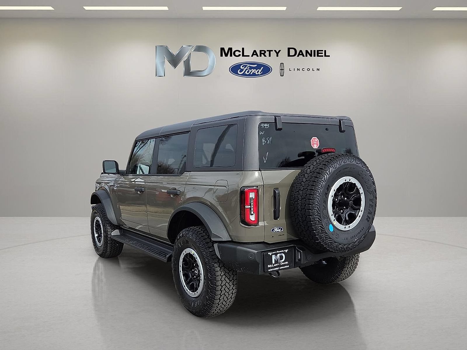 Certified 2026 Ford Bronco Outer Banks w/ Sasquatch Package AWD/4WD image 4