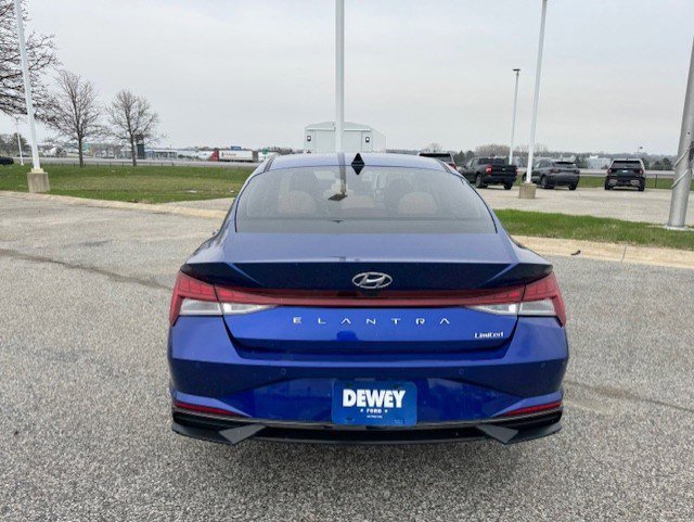 Used 2023 Hyundai Elantra Limited w/ Cargo Package FWD image 4