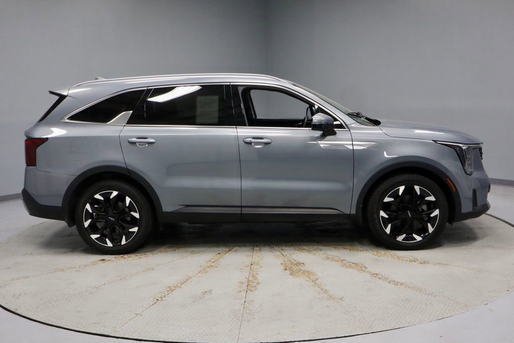 Used 2025 Kia Sorento EX FWD image 13