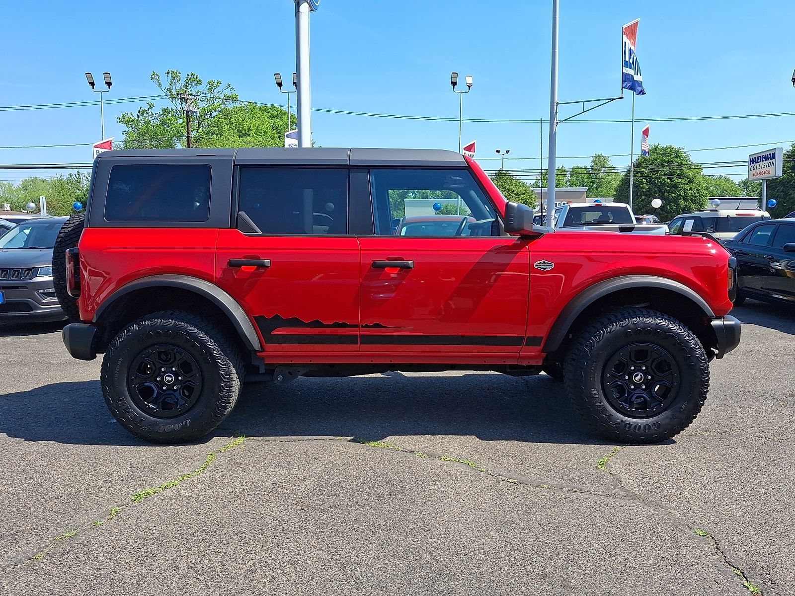 Certified 2023 Ford Bronco Wildtrak AWD/4WD image 8