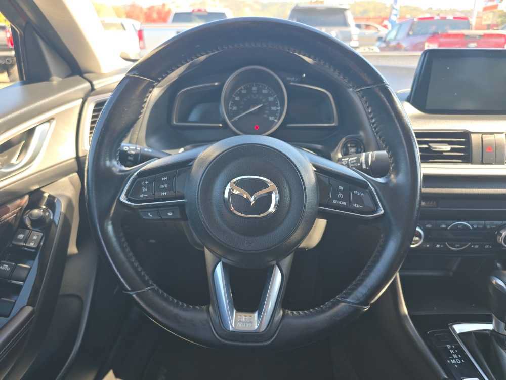 Used 2018 MAZDA MAZDA3 Touring FWD image 11