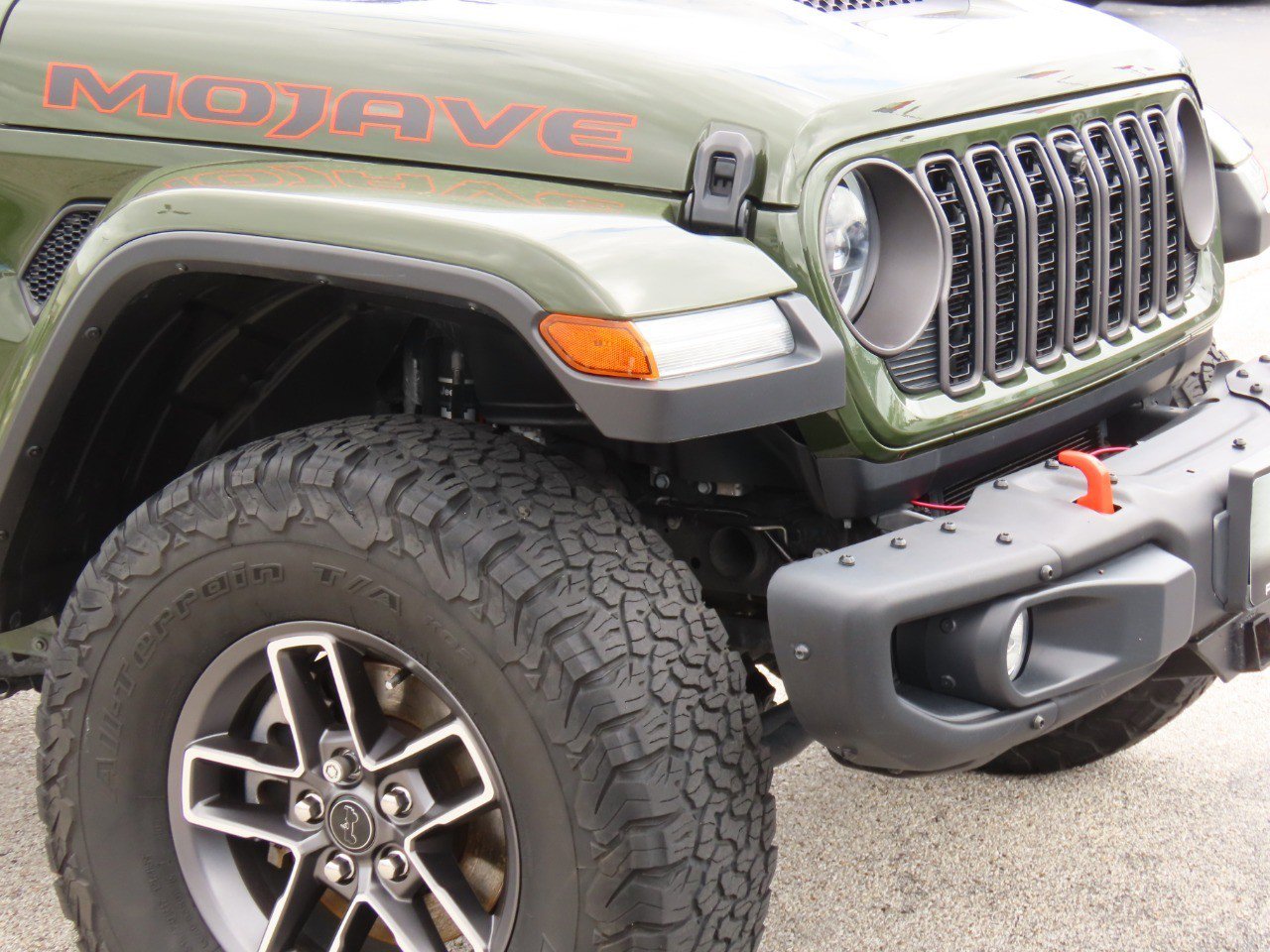 Used 2024 Jeep Gladiator Mojave AWD/4WD image 6