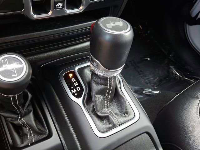 Used 2023 Jeep Wrangler Unlimited Sahara w/ Cold Weather Group AWD/4WD image 14