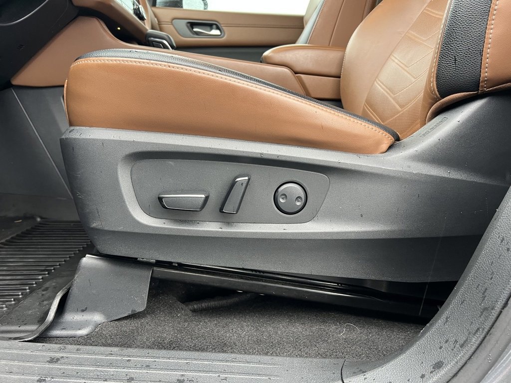 Used 2023 Nissan Pathfinder Platinum image 14