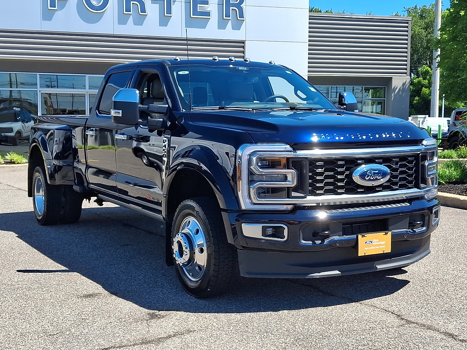 Certified 2025 Ford F450 Platinum w/ Platinum Plus Package AWD/4WD image 2