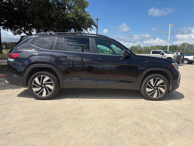 Used 2024 Volkswagen Atlas SE AWD/4WD image 2