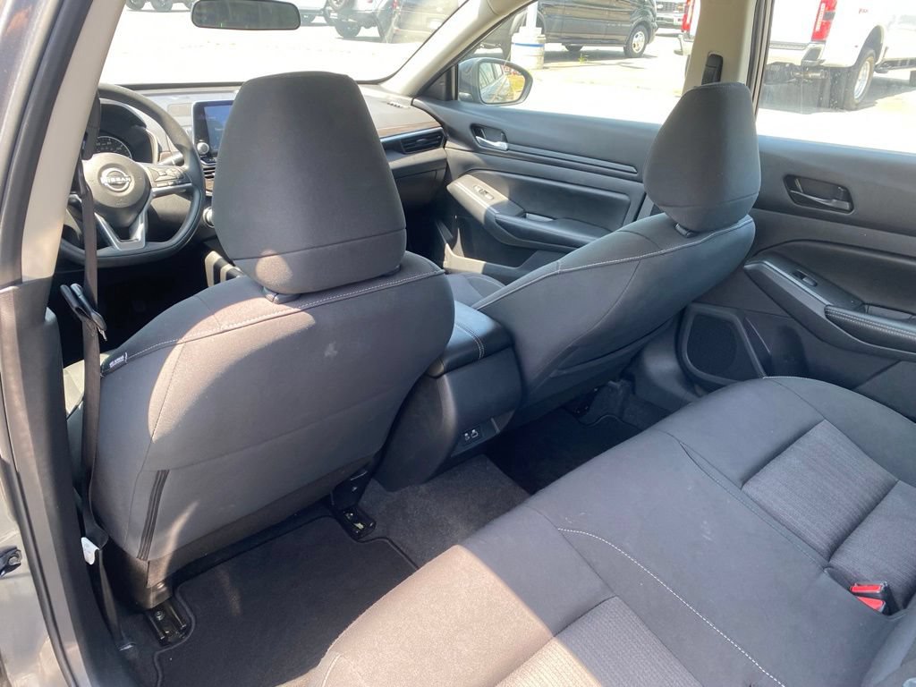 Used 2025 Nissan Altima 2.5 SV FWD image 29