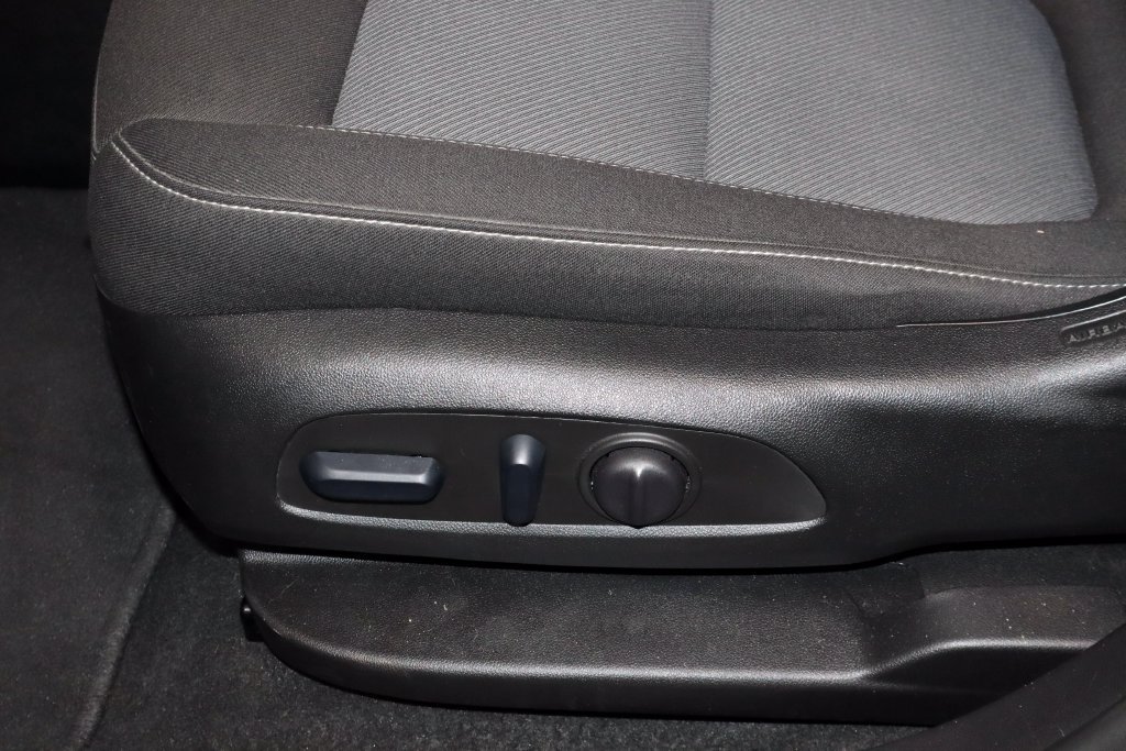 Used 2025 Chevrolet Blazer LT FWD image 24