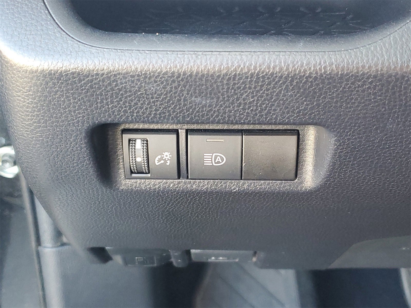 Used 2019 Toyota RAV4 XLE image 27