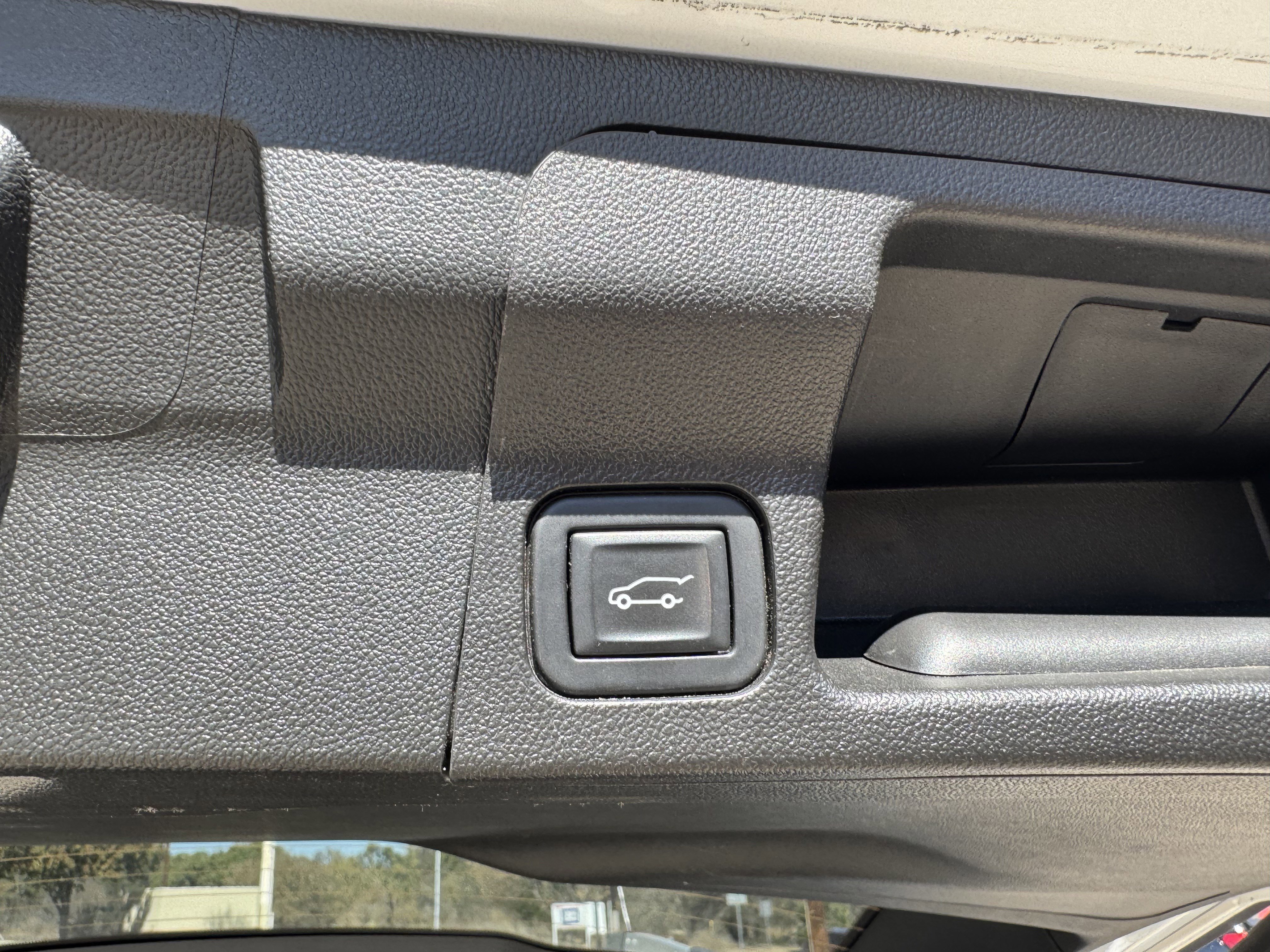 Used 2023 GMC Acadia SLE w/ Driver Convenience Package image 11