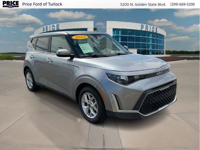 Used 2023 Kia Soul LX w/ Option Group 015 FWD image 3