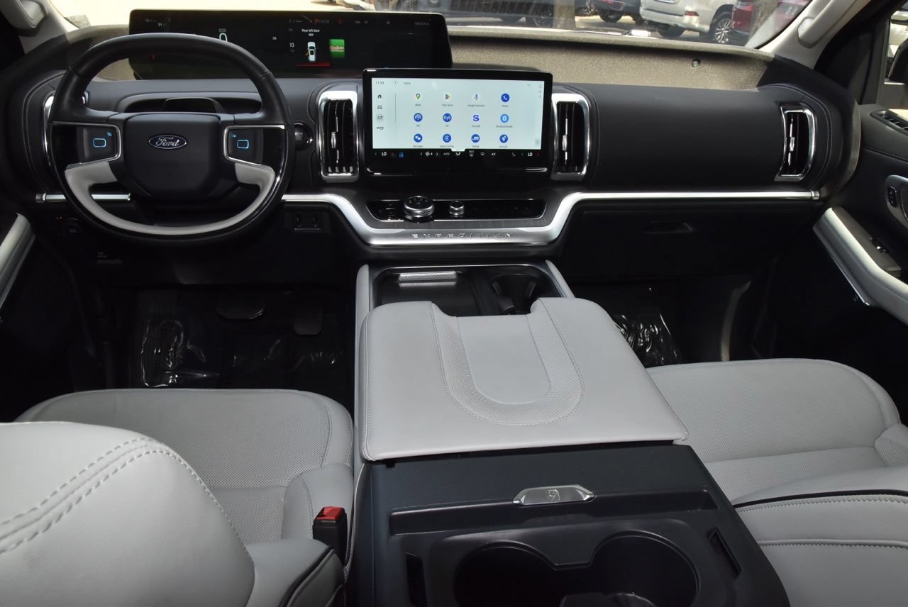 Certified 2025 Ford Expedition Max Platinum w/ Platinum Ultimate Package AWD/4WD image 17
