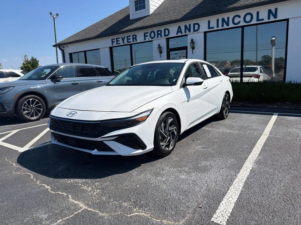 Used 2025 Hyundai Elantra Limited FWD video 1