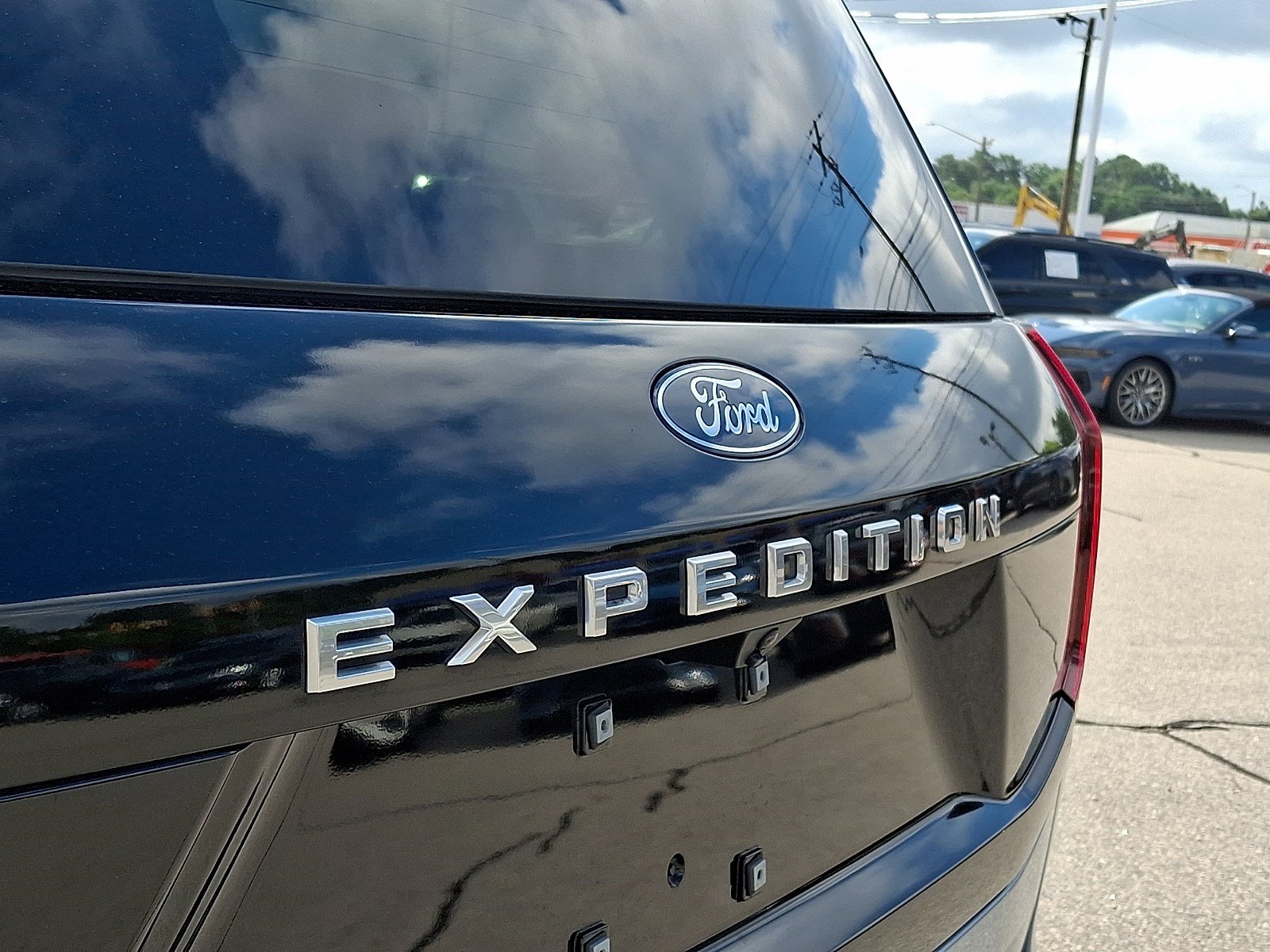 Certified 2025 Ford Expedition Active AWD/4WD image 30