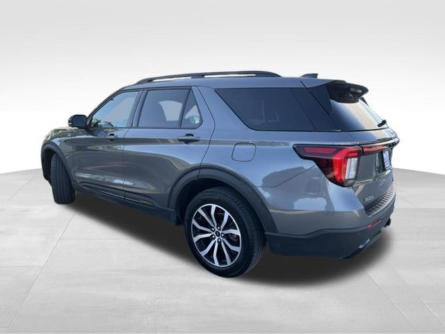 Certified 2025 Ford Explorer ST-Line AWD/4WD image 4