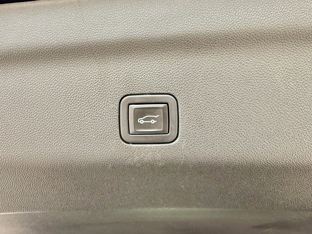 Used 2025 Chevrolet Suburban Premier w/ Sun And Tow Package image 17