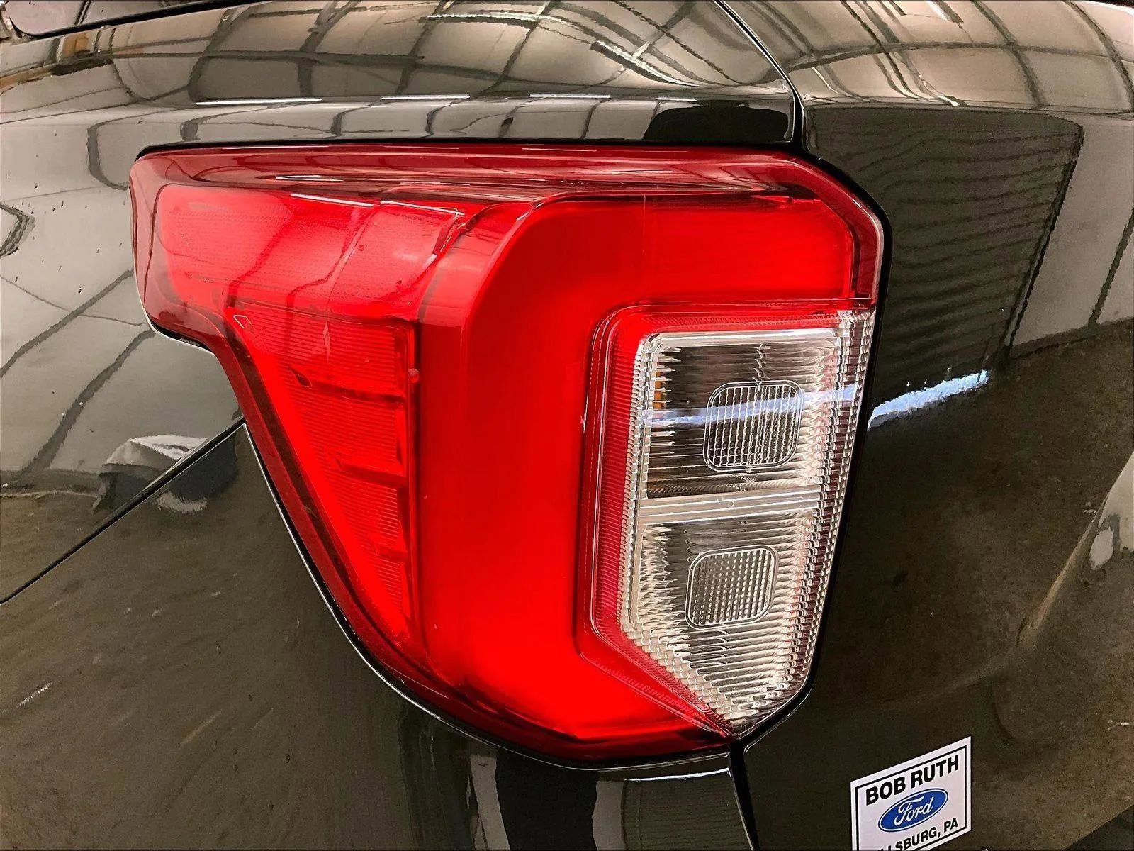 Certified 2022 Ford Explorer XLT w/ Equipment Group 202A AWD/4WD image 29