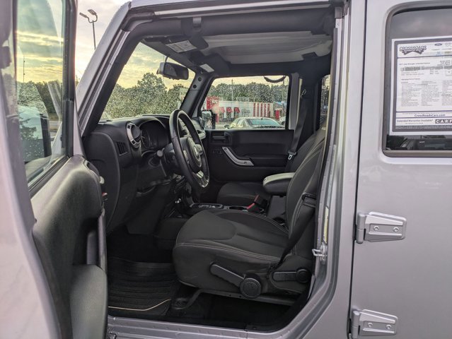 Used 2017 Jeep Wrangler Unlimited Sahara w/ Connectivity Group image 14