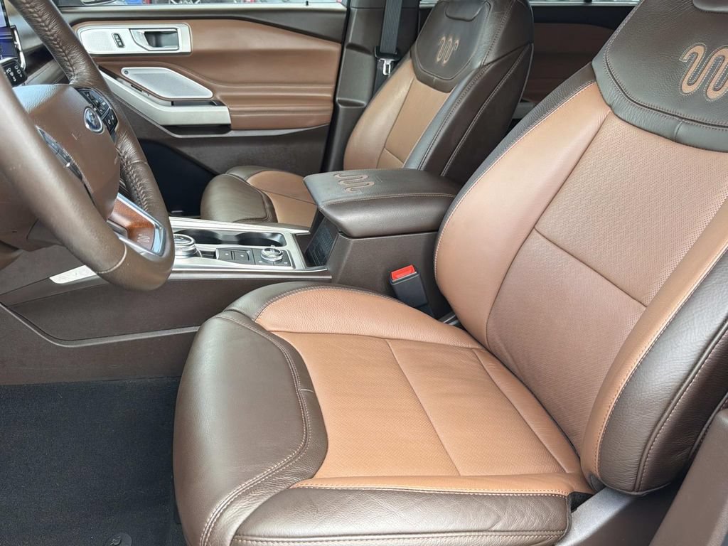 Certified 2024 Ford Explorer King Ranch w/ Technology Package AWD/4WD image 13