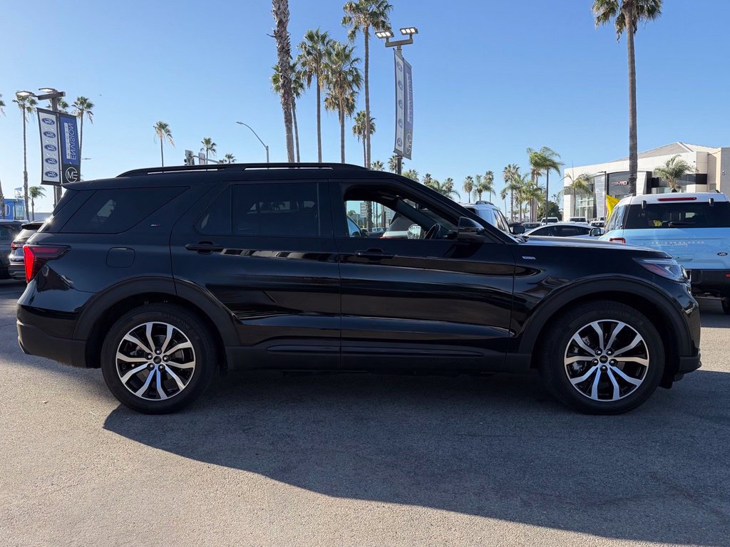 Certified 2025 Ford Explorer ST-Line w/ Premium Package RWD image 9