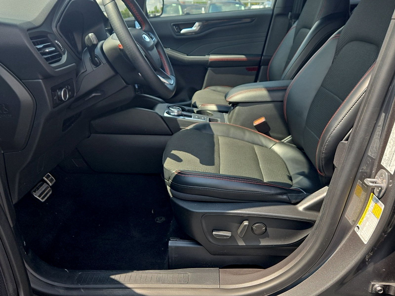 Certified 2023 Ford Escape ST-Line w/ Tech Pack #1 AWD/4WD image 11