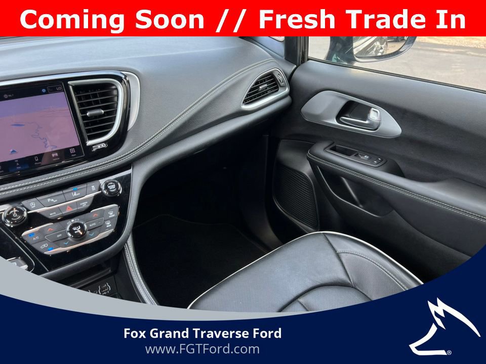 Used 2025 Chrysler Pacifica Limited FWD image 37