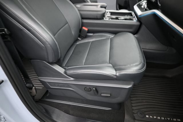 Certified 2026 Ford Expedition Platinum w/ Stealth Performance Package AWD/4WD image 34