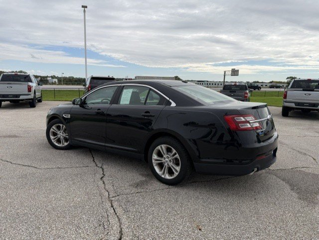 Certified 2018 Ford Taurus SE FWD image 7