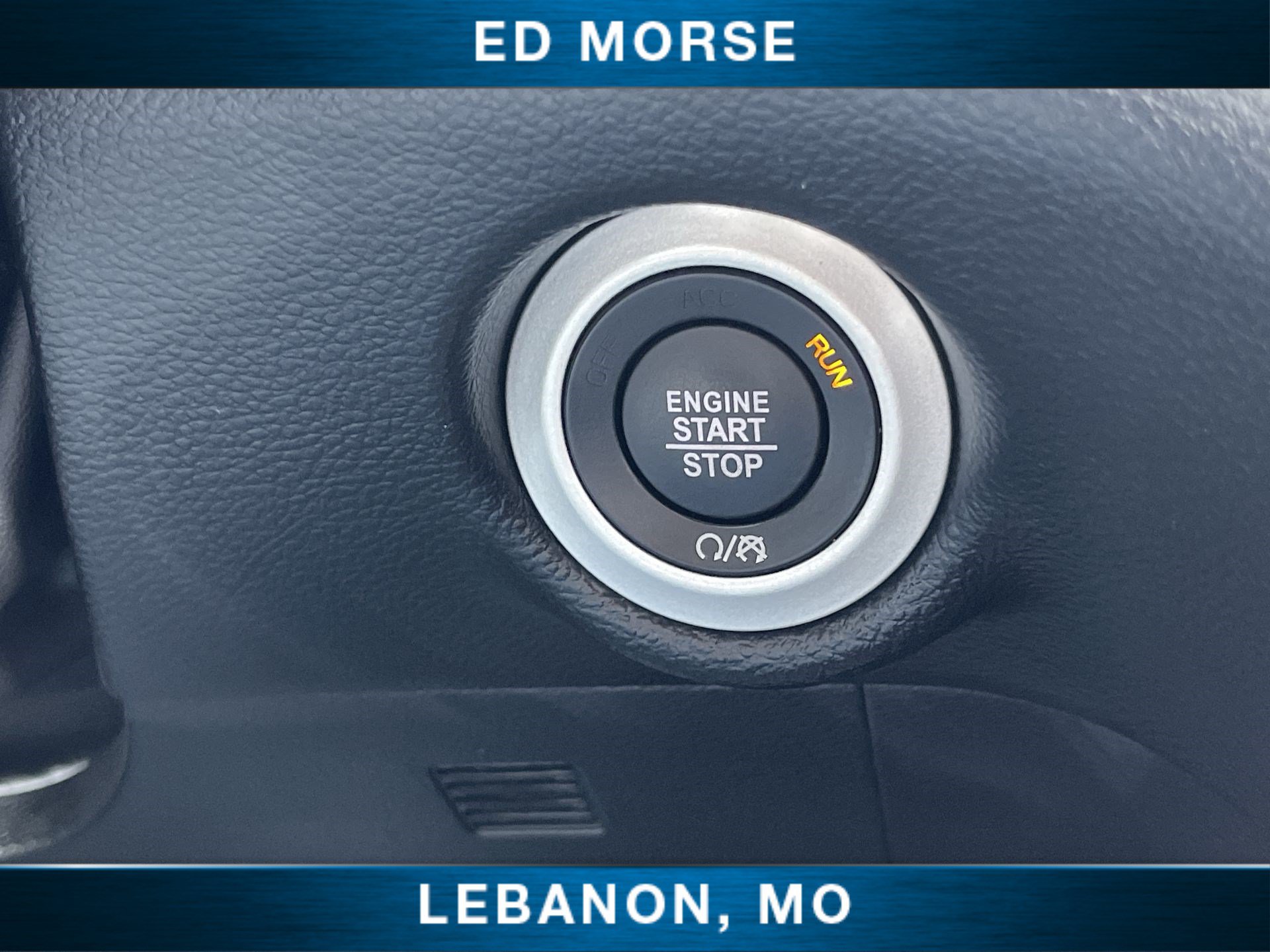 Used 2025 Chrysler Pacifica Select FWD image 16