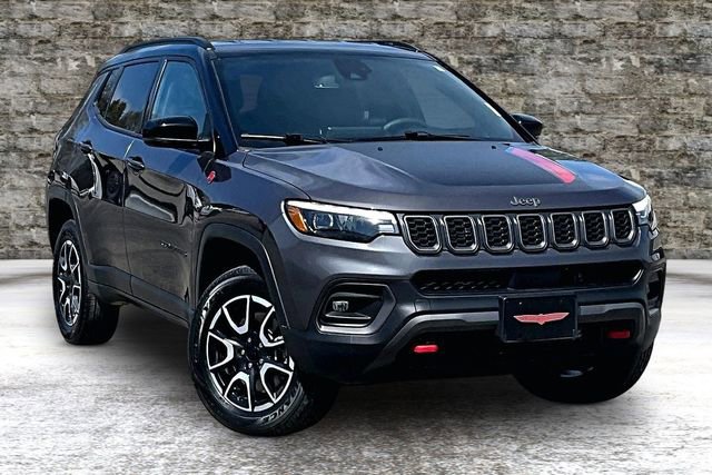 Used 2024 Jeep Compass Trailhawk w/ Trailhawk Elite Group AWD/4WD image 1