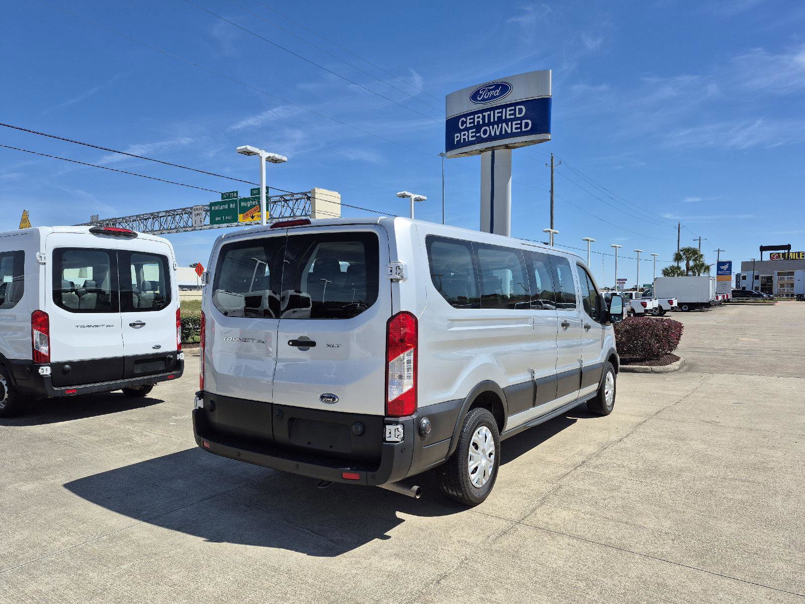 Certified 2020 Ford Transit 350 XLT RWD image 4